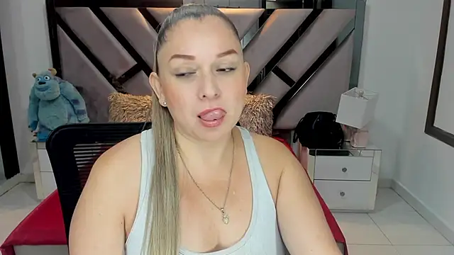 Snapshot of natalia5560 chatting on 09.17.25 natalia5560 online show from 09.17.25