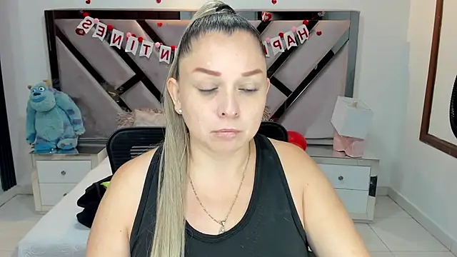 Snapshot of natalia5560 chatting on 09.22.25 natalia5560 online show from 09.22.25