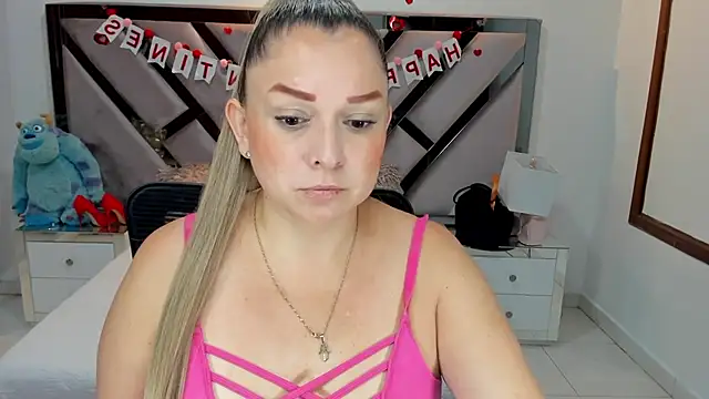 Snapshot of natalia5560 chatting on 09.23.25 natalia5560 online show from 09.23.25