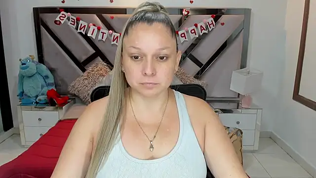 Snapshot of natalia5560 chatting on 09.28.25 natalia5560 online show from 09.28.25