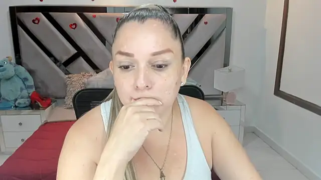 Snapshot of natalia5560 chatting on 10.05.25 natalia5560 online show from 10.05.25