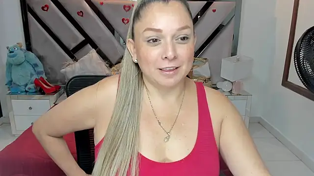 Snapshot of natalia5560 chatting on 10.15.25 natalia5560 online show from 10.15.25