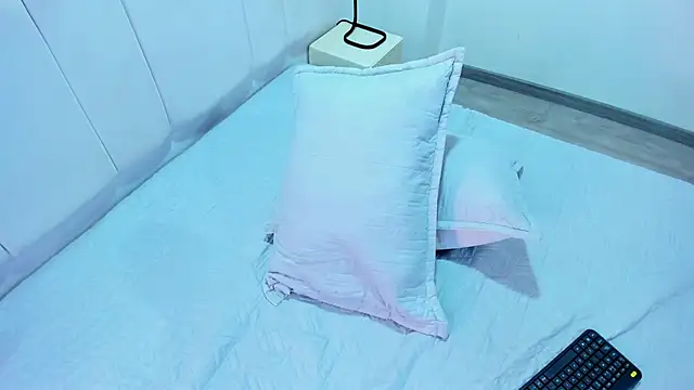 Snapshot of AbrilSonne chatting on 02.16.25 AbrilSonne online show from 02.16.25