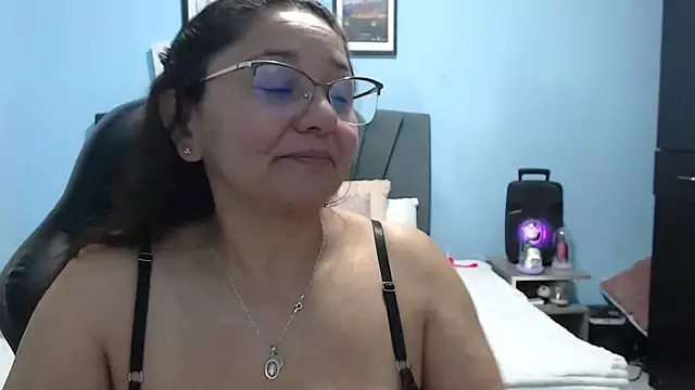 Snapshot of AngelRouss chatting on 05.12.26 AngelRouss online show from 05.12.26