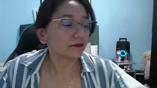 Snapshot of AngelRouss chatting on 05.15.26 AngelRouss online show from 05.15.26