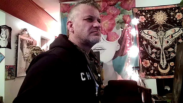 Snapshot of SilverandFox chatting on 01.08.25 SilverandFox online show from 01.08.25