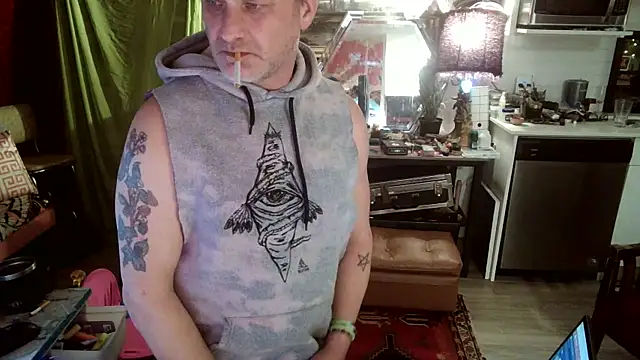 Snapshot of SilverandFox chatting on 03.18.25 SilverandFox online show from 03.18.25