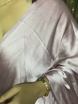 hot menka online show from 10.31.25