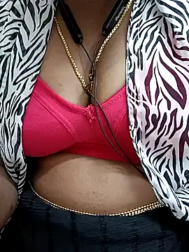 Snapshot of Tamilbigboobie chatting on 12.20.24 Tamilbigboobie online show from 12.20.24