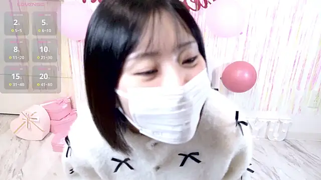 Snapshot of UYU_man chatting on 02.14.25 UYU man online show from 02.14.25