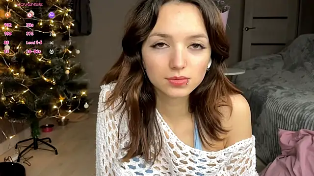 Snapshot of LilianGrindle chatting on 11.07.25 LilianGrindle online show from 11.07.25