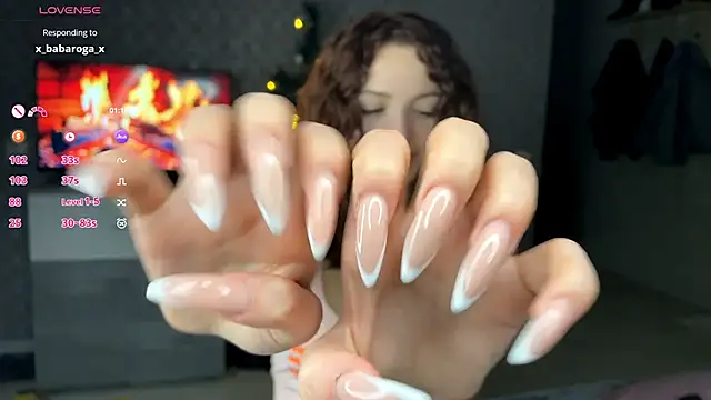 Snapshot of LilianGrindle chatting on 11.28.25 LilianGrindle online show from 11.28.25