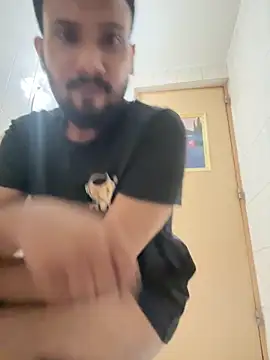 Snapshot of GildanK18 chatting on 11.10.25 GildanK18 online show from 11.10.25