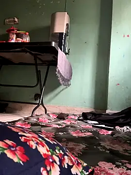 Snapshot of GildanK18 chatting on 12.22.25 GildanK18 online show from 12.22.25