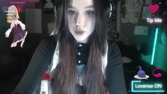 Snapshot of chloe_crystall_killer chatting on 04.25.26 chloe crystall killer online show from 04.25.26