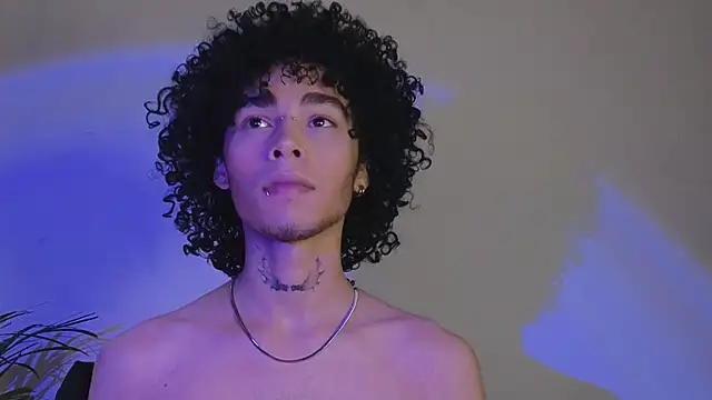 Snapshot of seven7xis chatting on 12.24.24 seven7xis online show from 12.24.24