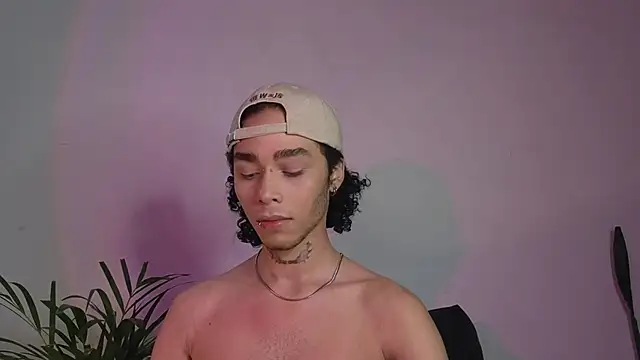 Snapshot of seven7xis chatting on 12.25.24 seven7xis online show from 12.25.24