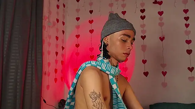 Snapshot of seven7xis chatting on 02.18.25 seven7xis online show from 02.18.25