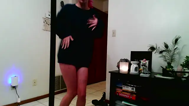 Snapshot of BedroomBarbie chatting on 10.04.25 BedroomBarbie online show from 10.04.25