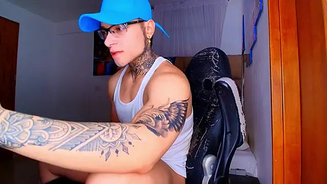 DennisWalkerr online show from 12.19.25