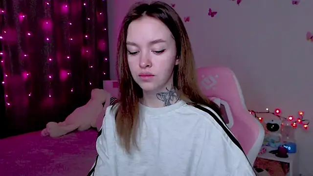 Snapshot of Naughty_Mable chatting on 10.28.25 Naughty Mable online show from 10.28.25