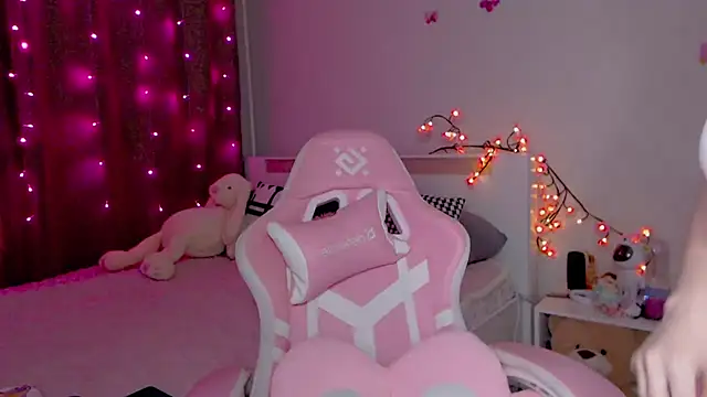 Snapshot of Naughty_Mable chatting on 11.16.25 Naughty Mable online show from 11.16.25