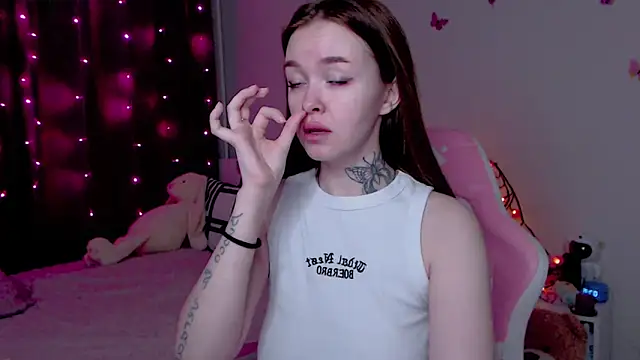 Snapshot of Naughty_Mable chatting on 11.27.25 Naughty Mable online show from 11.27.25