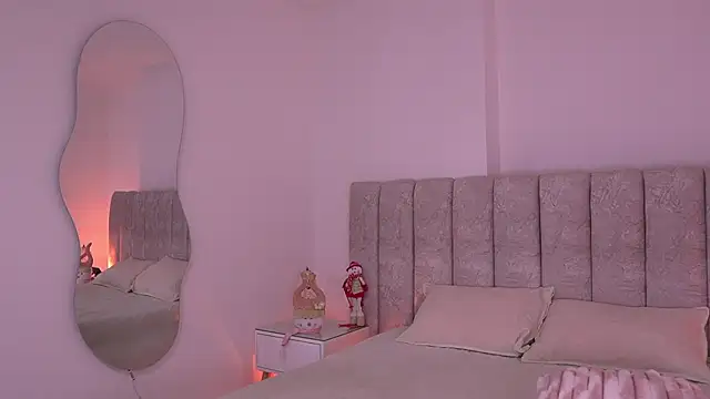 Snapshot of sam_lewins chatting on 12.21.25 sam lewins online show from 12.21.25