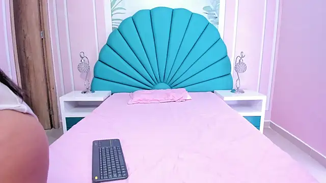 Daphne Fox  online show from 01.15.25