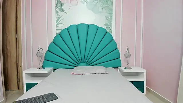 Daphne Fox  online show from 01.21.25