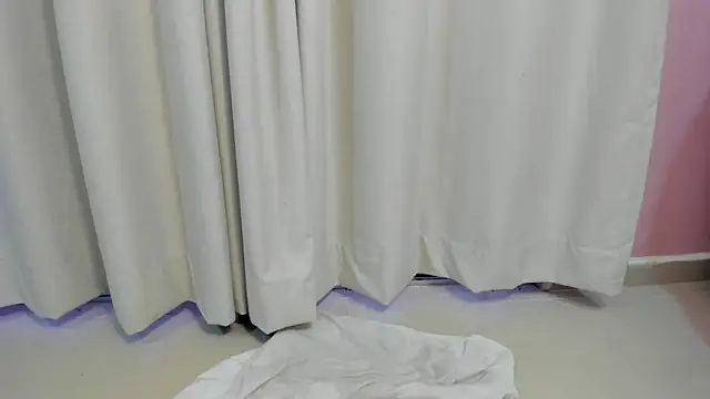 Daphne Fox  online show from 02.02.25