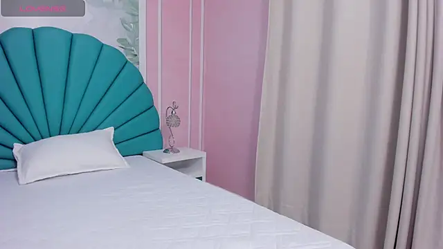 Daphne Fox  online show from 02.23.25