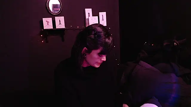 Snapshot of rousstattoo chatting on 09.29.25 rousstattoo online show from 09.29.25