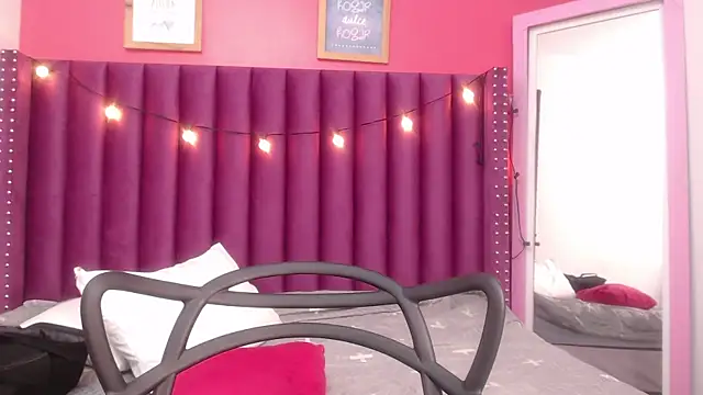 MommyHelpsmee online show from 02.26.25