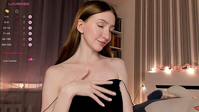 Awwwrora online show from 01.03.25