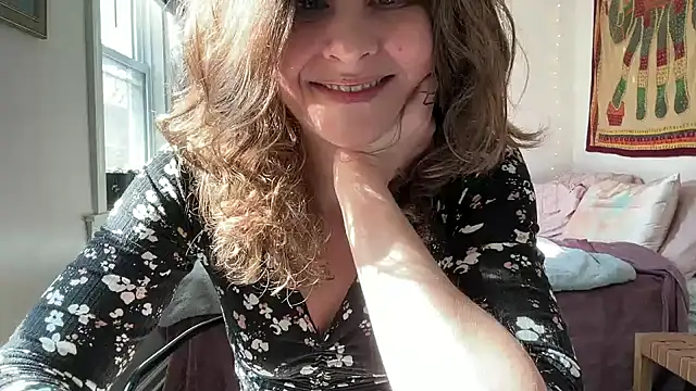 Snapshot of leahsparkles chatting on 02.23.25 leahsparkles online show from 02.23.25