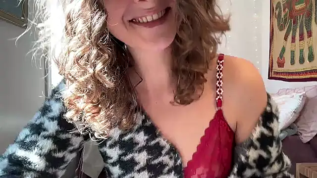 Snapshot of leahsparkles chatting on 03.03.25 leahsparkles online show from 03.03.25