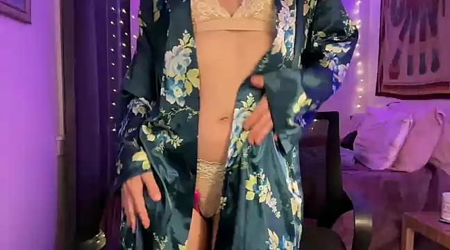 Snapshot of leahsparkles chatting on 03.19.25 leahsparkles online show from 03.19.25