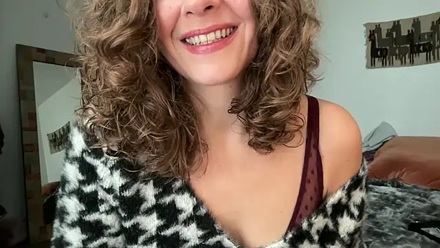 Snapshot of leahsparkles chatting on 11.03.25 leahsparkles online show from 11.03.25