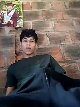 Snapshot of Andres123cv chatting on 12.04.25 Andres123cv online show from 12.04.25