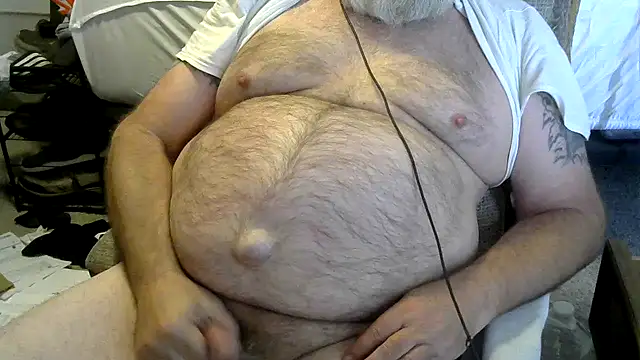 Snapshot of viejo_oso chatting on 03.08.26 viejo oso online show from 03.08.26