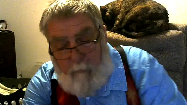 Snapshot of viejo_oso chatting on 04.10.26 viejo oso online show from 04.10.26