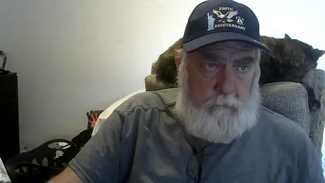 Snapshot of viejo_oso chatting on 04.19.26 viejo oso online show from 04.19.26