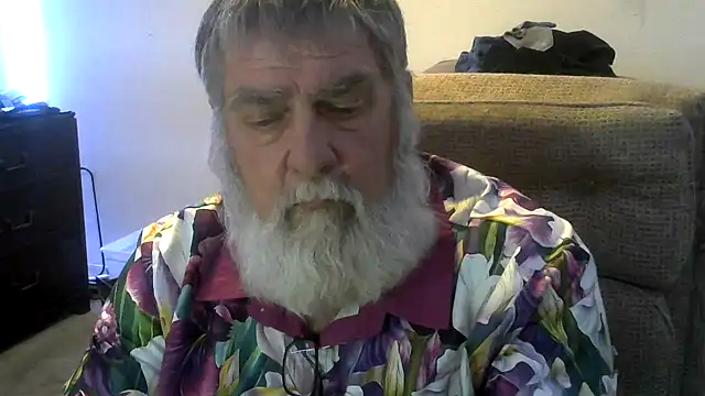 Snapshot of viejo_oso chatting on 05.09.26 viejo oso online show from 05.09.26