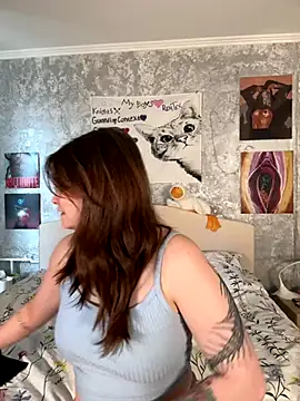 Snapshot of Sabrina_shells chatting on 10.23.25 Sabrina shells online show from 10.23.25