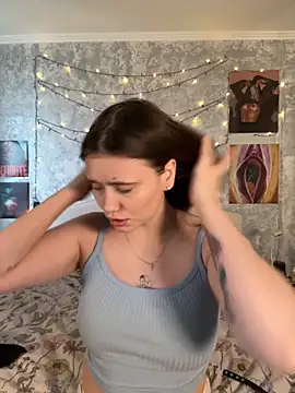 Snapshot of Sabrina_shells chatting on 11.08.25 Sabrina shells online show from 11.08.25