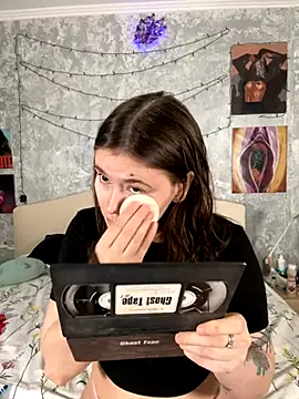 Snapshot of Sabrina_shells chatting on 11.16.25 Sabrina shells online show from 11.16.25