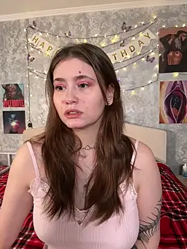 Snapshot of Sabrina_shells chatting on 12.17.25 Sabrina shells online show from 12.17.25