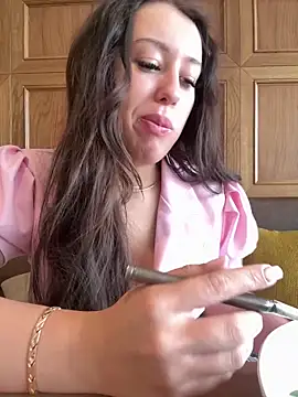 Snapshot of AndreaMood chatting on 03.05.25 AndreaMood online show from 03.05.25