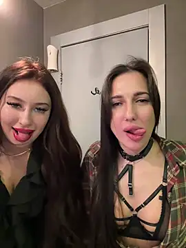 Snapshot of AndreaMood chatting on 03.17.25 AndreaMood online show from 03.17.25
